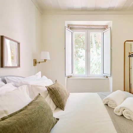 Charming Escape At Sao Jorge Castle *