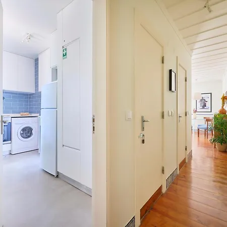 Charming Escape At Sao Jorge Castle