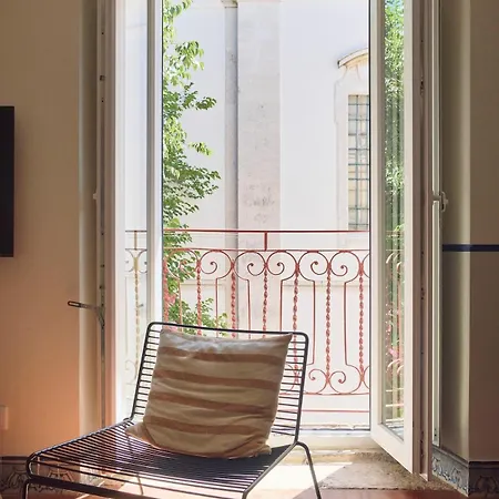Charming Escape At Sao Jorge Castle Apartman